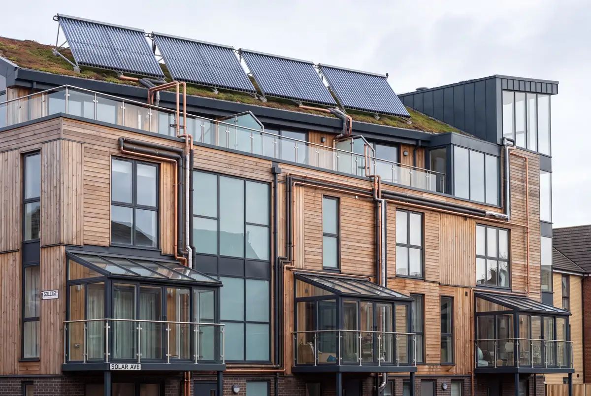 Immeuble résidentiel moderne intégrant un système de chauffage urbain